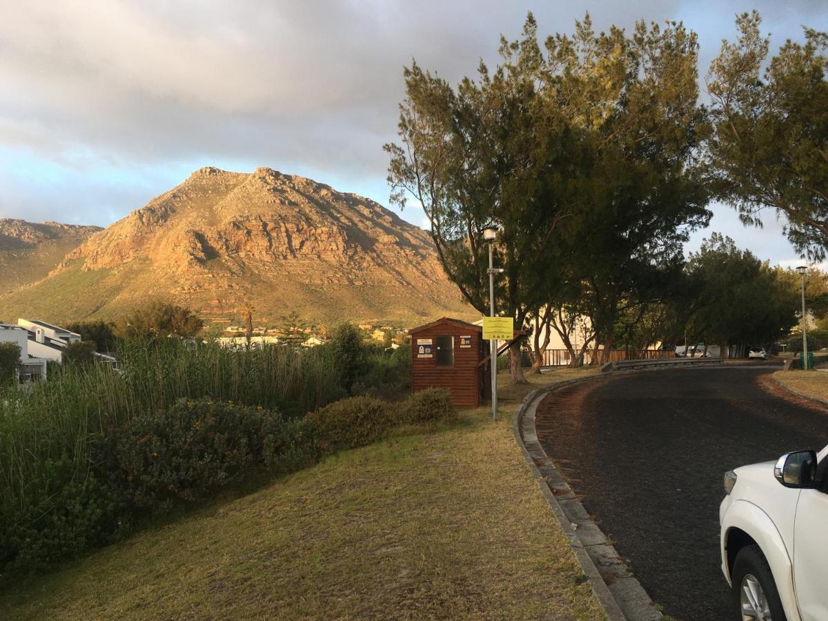 Admiralty Bed & Breakfast Muizenberg Buitenkant foto