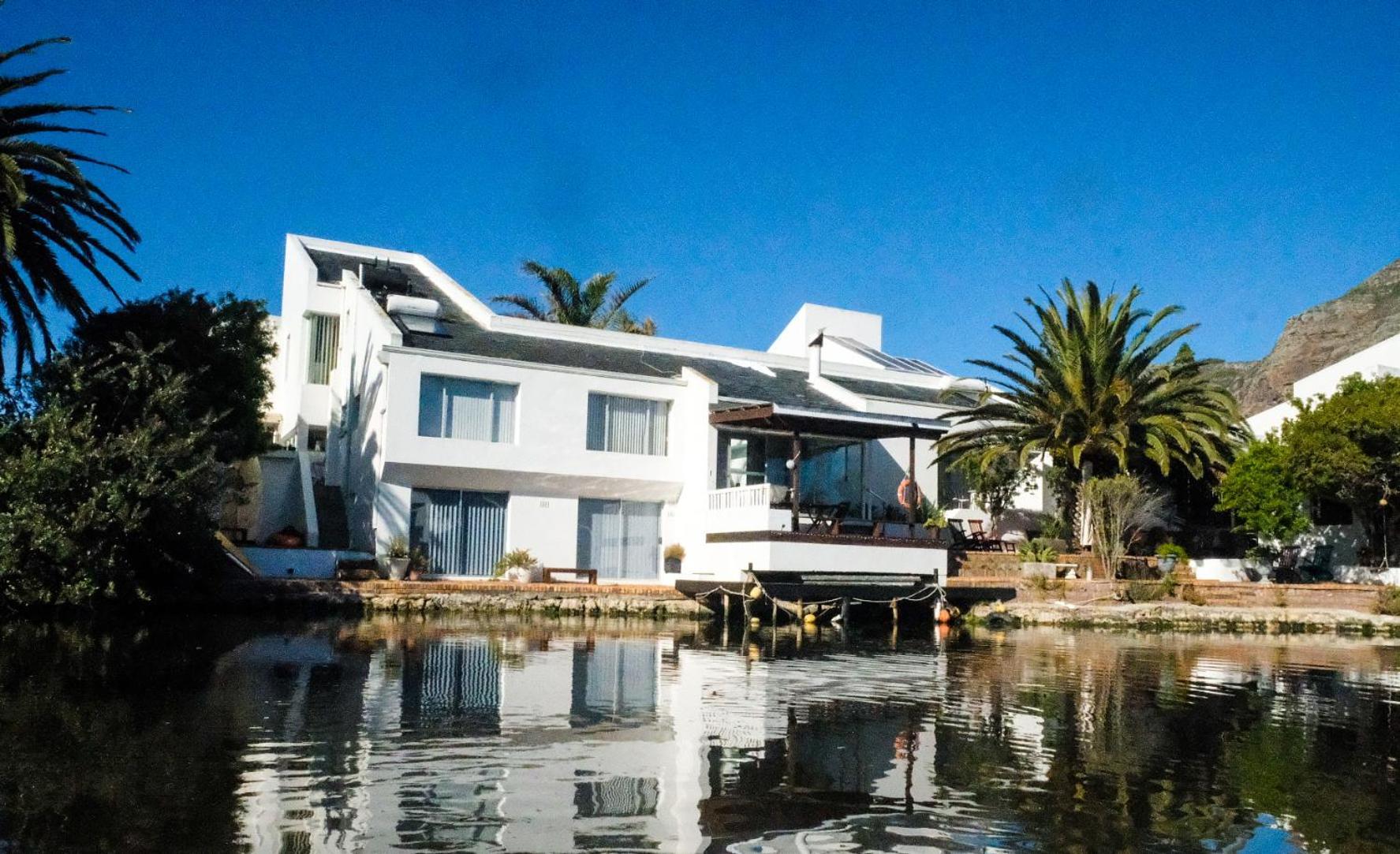 Admiralty Bed & Breakfast Muizenberg Buitenkant foto